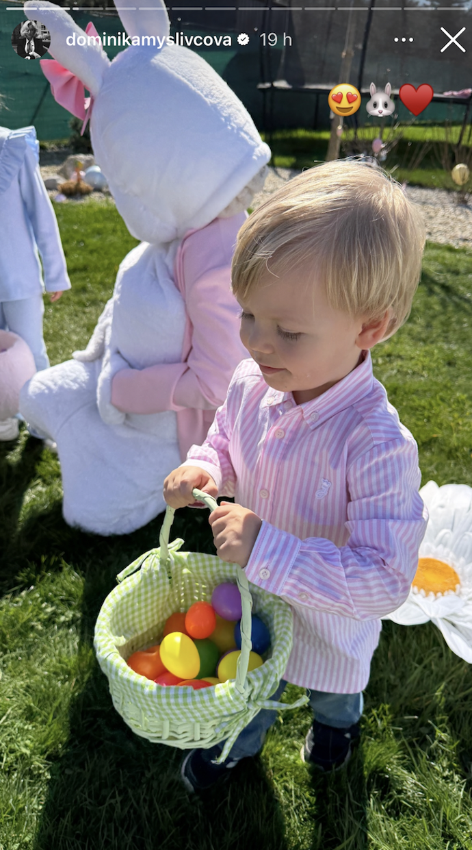 Dominika Myslivcová vzala syna koledovat.