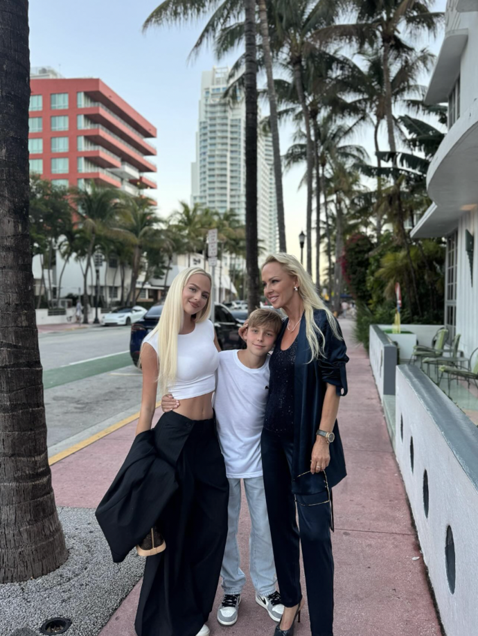 Zuzana Belohorcová s dětmi.