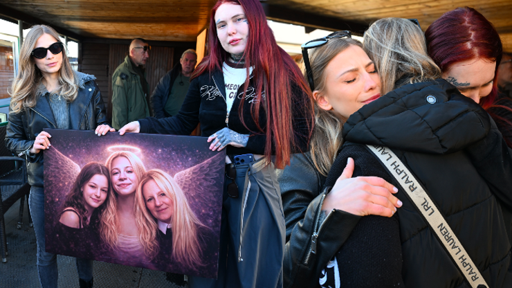 Komorní rozloučení s Mínou. Dojemné vzkazy do nebe a záplava slz nad andělským portrétem