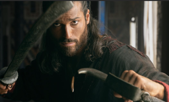 Can Yaman v roli Sandokana.