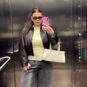 Cesta do šestého patra znamenala pro mladou influencerku doslova čtvrthodinové peklo.