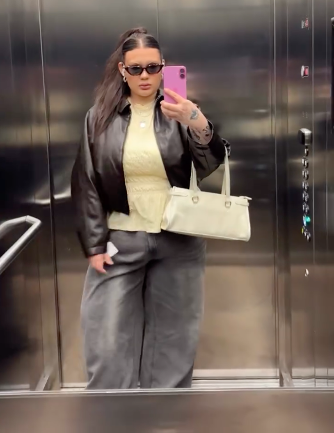 Cesta do šestého patra znamenala pro mladou influencerku doslova čtvrthodinové peklo.