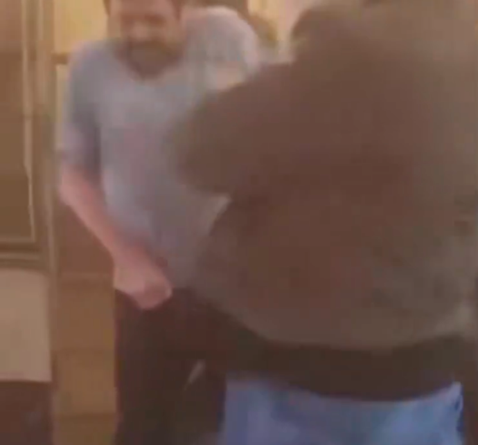 Pak došlo i na facku.