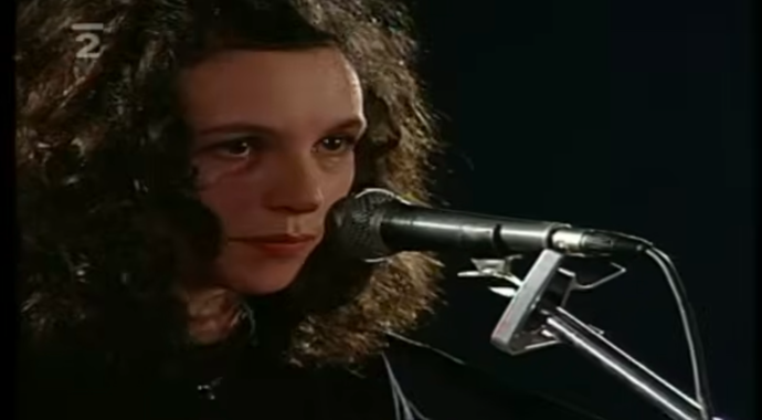 Polovina oblíbeného dua Sestry Steinovy skonala po vleklých zdravotních problémech.