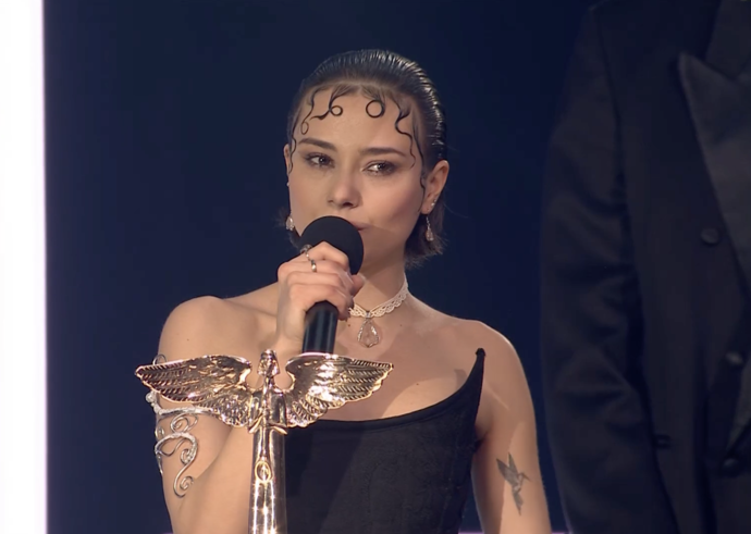 Během své děkovné řeči ovšem zcela nečekaně promluvila o obrovské rodinné tragédii.