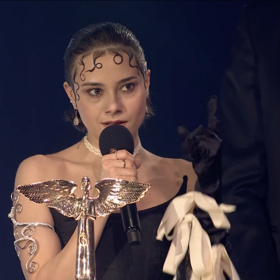 Zpěvačka ve svém projevu zmínila i svou druhou sestru Petru, která se potýká s mentálním postižením.