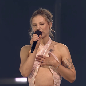 Na pódiu se Lenny svěřila, že Lenka Filipová pro ni byla vždycky především skvělou mámou.