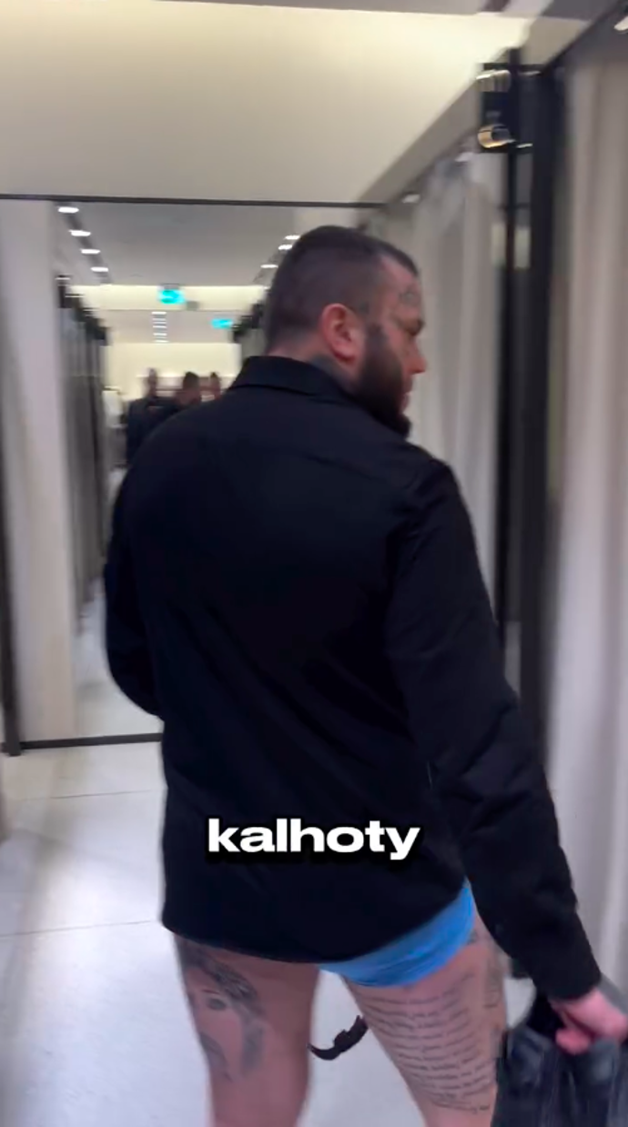 Polonahý Leo Beránek šokoval zákazníky.