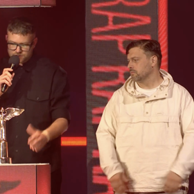 Rapper Idea, který si odnesl dvě sošky, přímo z pódia prohlásil, že se ministr Klempíř chová jako idiot.