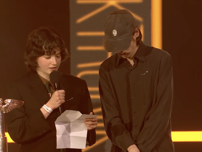 Z pódia ostře zkritizovala Izrael a nečekaně se opřela i do generálního partnera večera, firmy Coca-Cola.