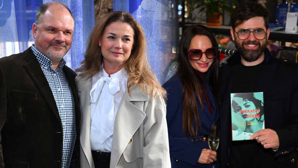 Elegantní Preissová i tajemná Nováková v obřích brýlích: Slavné krásky na křtu knihy Reného Decastela