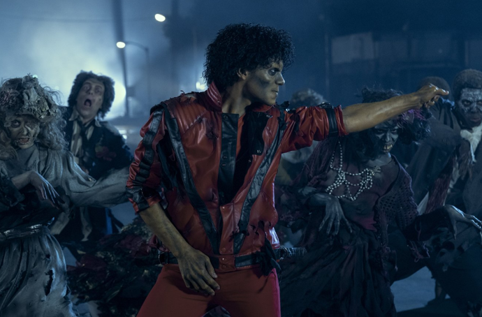 Vzájemná podoba obou mužů je evidentní také ve filmové scéně k písni Thriller. Takto dokonale nalíčil Jaafara maskér Bill Corso...