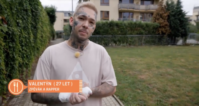 Sickbrain je obviněný z týrání dívky.