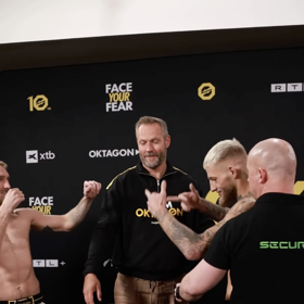 Radek Rouchal se během staredownu pustil do soupeře.