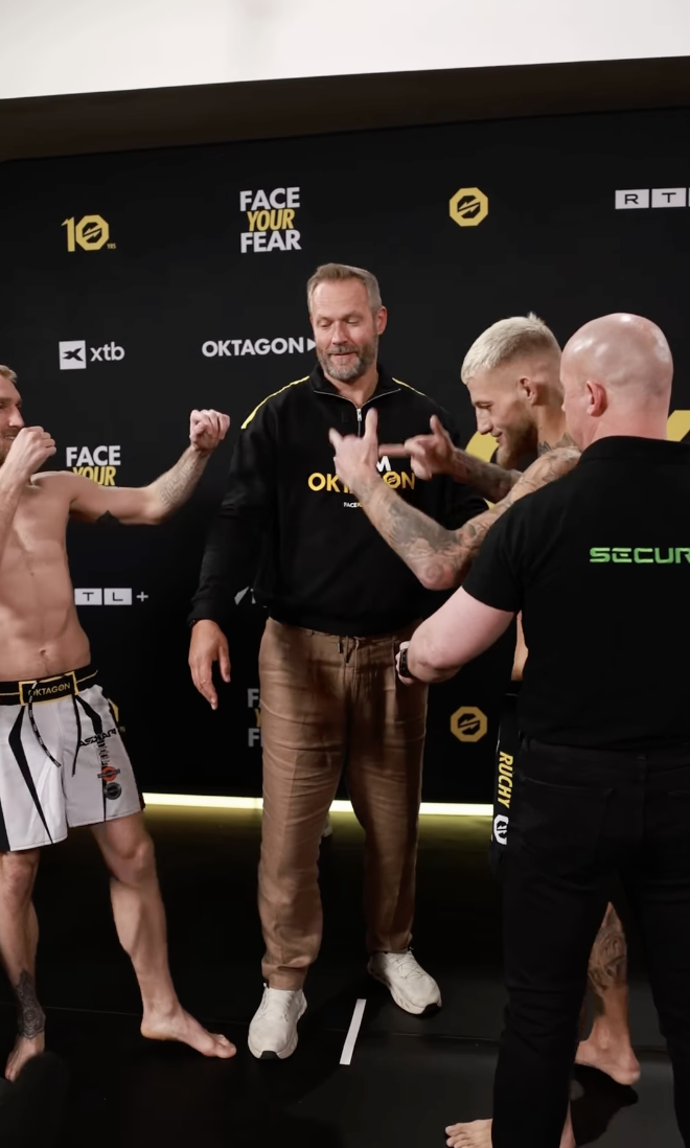 Radek Rouchal se během staredownu pustil do soupeře.