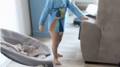 FOTO: Některé z dětí mělo zřejmě vylít vodu na podlahu.