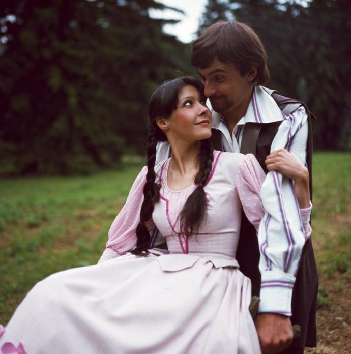 Koloběžka první (1984) s Dádou Patrasovou vznikla podle pohádky Jana Wericha. Hudbu a písně má na svědomí dvojice Jaroslav Uhlíř a Zdeněk Svěrák.