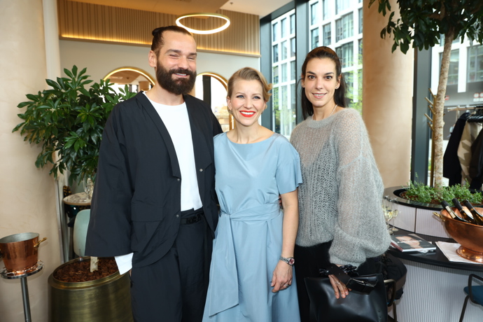 Ivetu Fabešovou přišel podpořit kadeřník Michal Zapoměl a moderátorka Marta Dřímal Ondráčková. 