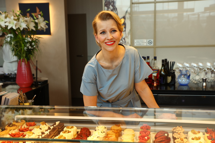 Novinářům slavnostně představila 13 nových dezertů. 