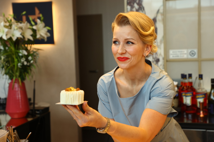 Iveta Fabešová představila nové cukrářské výrobky. 