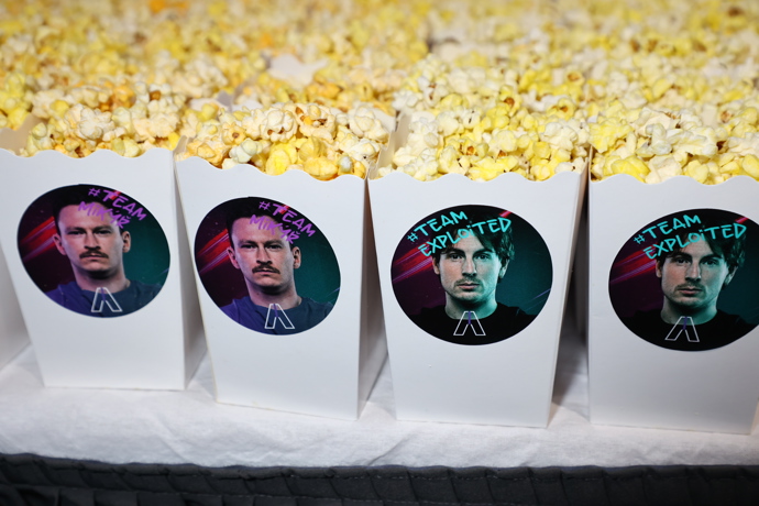 Na promítání nechyběl ani popcorn.