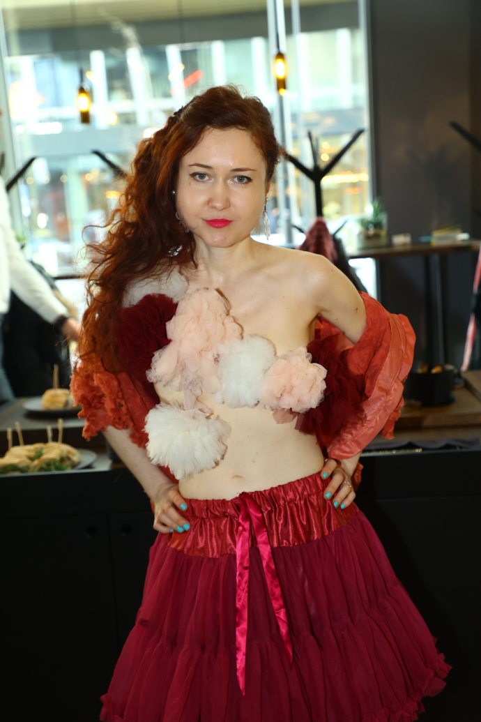 Eva Toulová v zajímavé modelu.