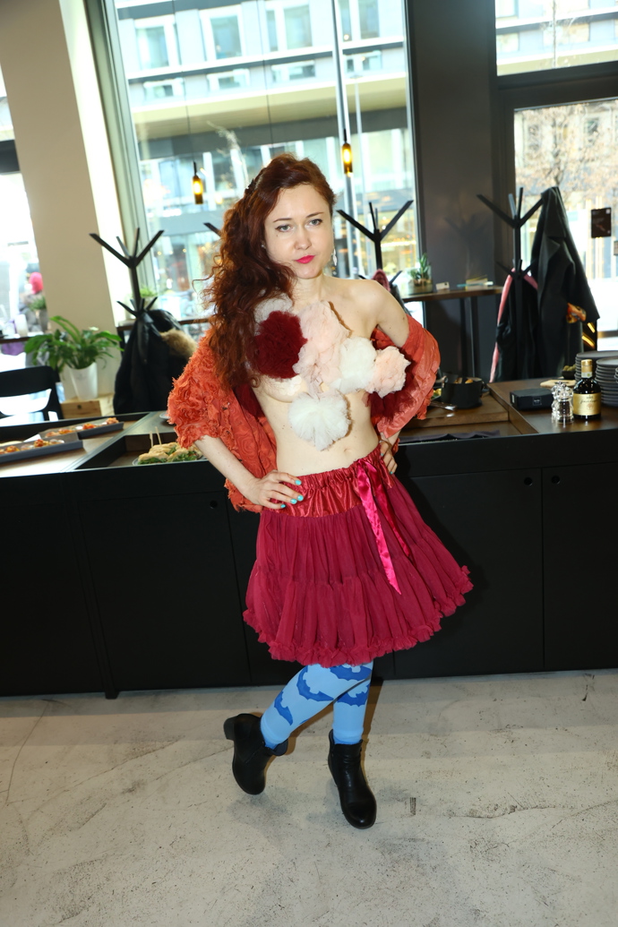 Eva Toulová opět zaujala svým outfitem.