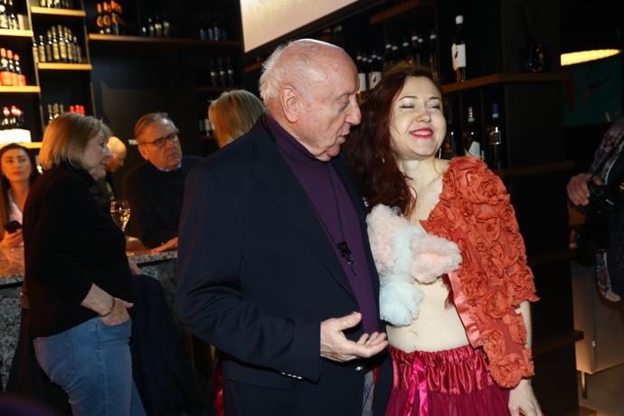 Felix Slováček se bavil s Evou Toulovou.