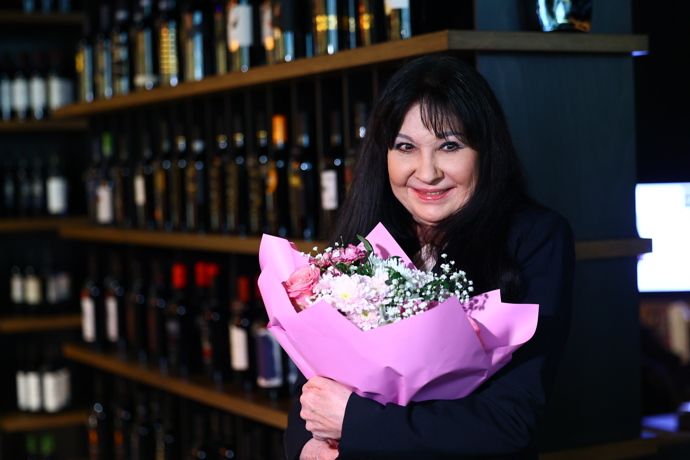 Dagmar Patrasová dostala krásnou květinu.