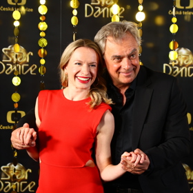 Tomáš Matonoha po boku své taneční partnerky Lenky Nory Nývorkové.