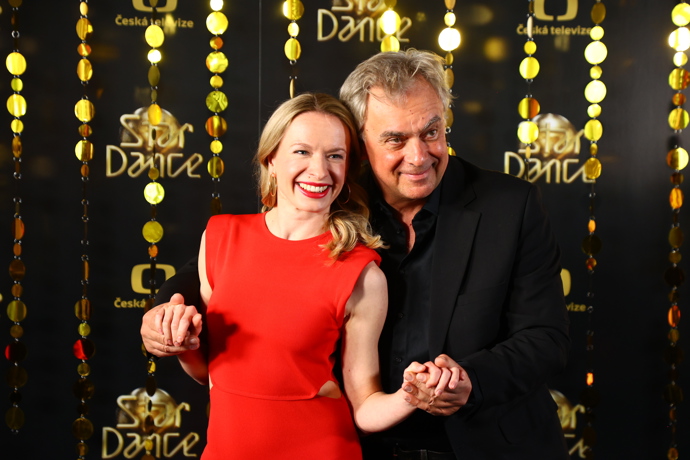 Tomáš Matonoha po boku své taneční partnerky Lenky Nory Nývorkové.