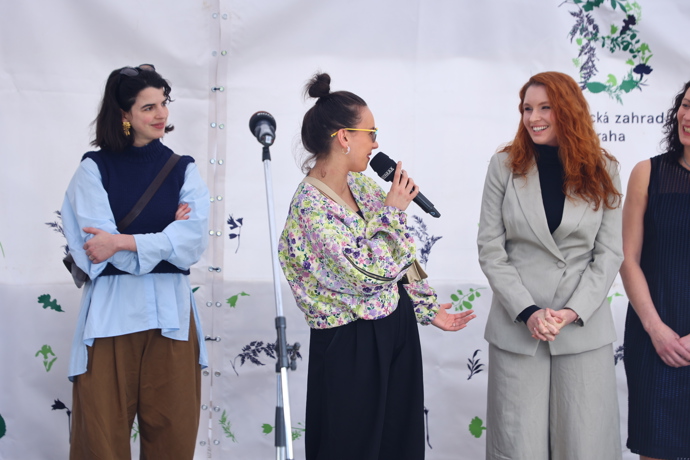 Michaela Tomešová na slavnostním zahájení výstavy živých tropických motýlů nazvané Motýli: Umění přežít.