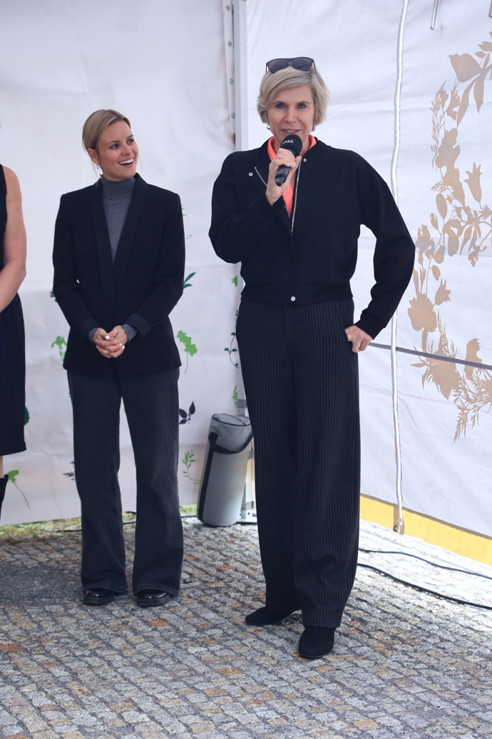 Kateřina Neumannová na slavnostním zahájení výstavy živých tropických motýlů nazvané Motýli: Umění přežít.