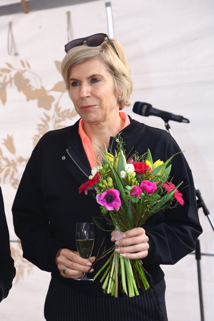 Kateřina Neumannová na slavnostním zahájení výstavy živých tropických motýlů nazvané Motýli: Umění přežít.