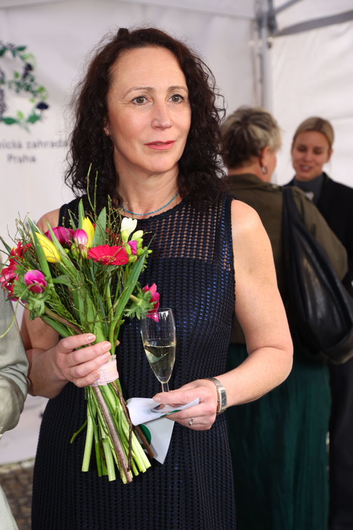 Kristýna Frejová na slavnostním zahájení výstavy živých tropických motýlů nazvané Motýli: Umění přežít.