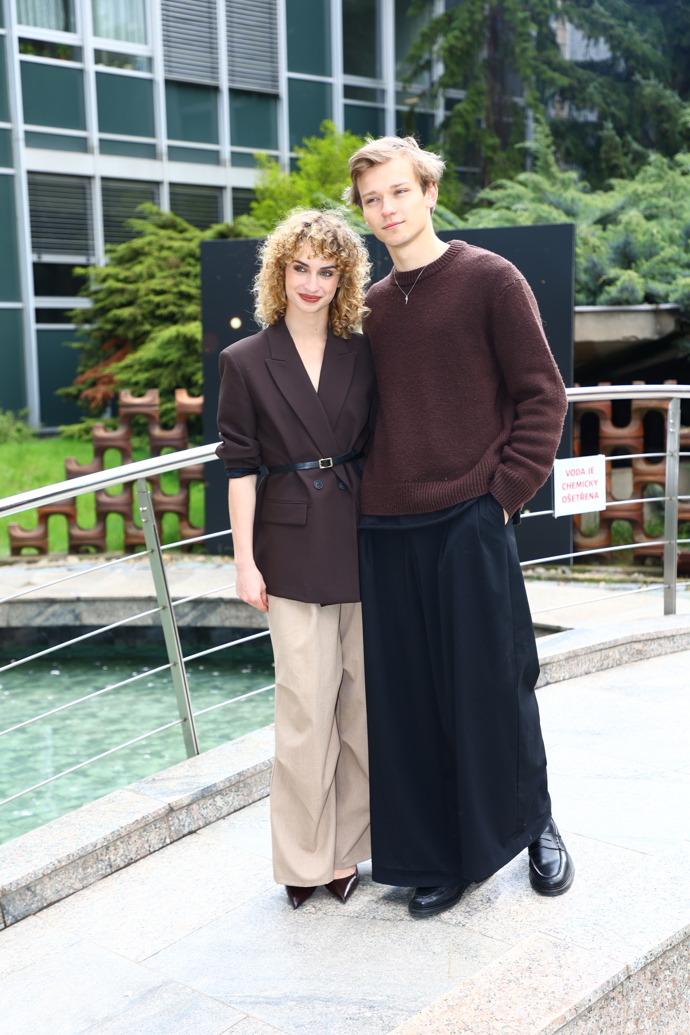 Na taneční parket se vrací tanečnice Natálie Otáhalová. Po jejím boku nyní stane Tomas Sean Pšenička. 