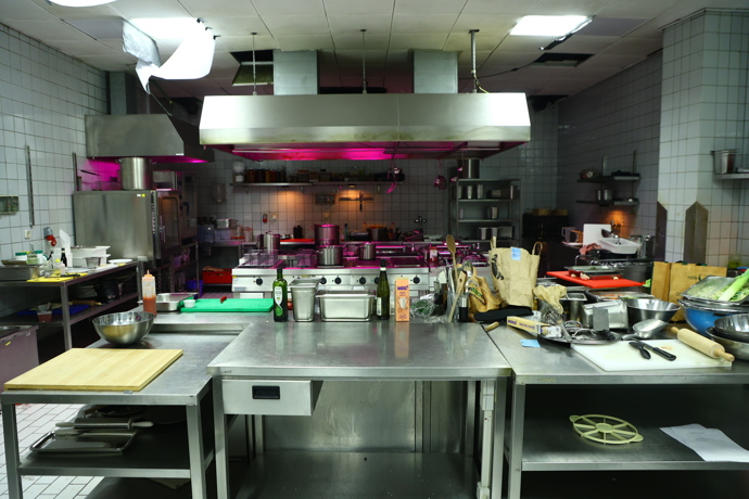 Natáčení komediální gangsterky Trampantojo v Praze.