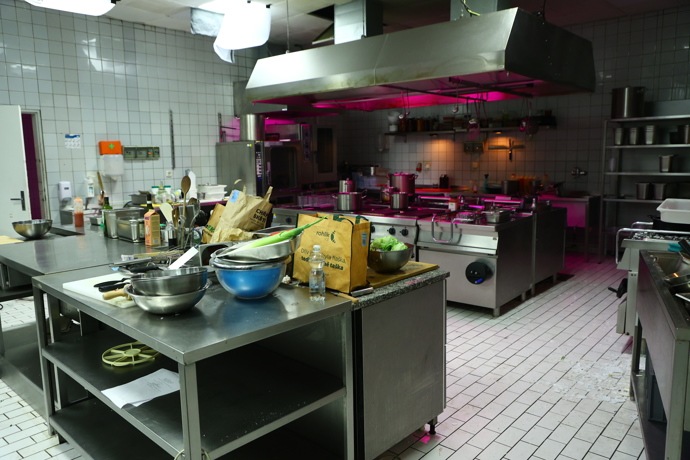 Natáčení komediální gangsterky Trampantojo v Praze.