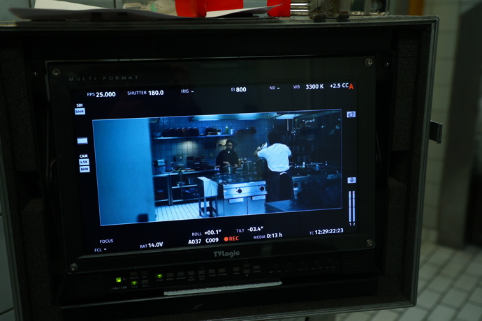 Natáčení komediální gangsterky Trampantojo v Praze.