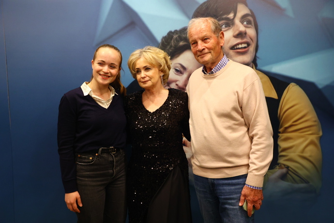 Jana Nagyová na premiéře snímku Šampión s manželem a dcerou po boku.