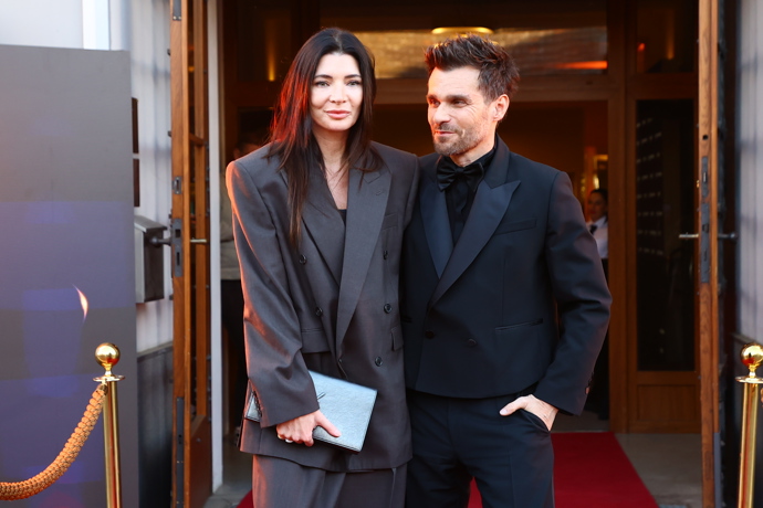 Leoš Mareš s manželkou Monikou na červeném koberci v Berouně. 