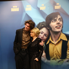 Jana Nagyová na premiéře snímku Šampión s Adamem Kubalem.