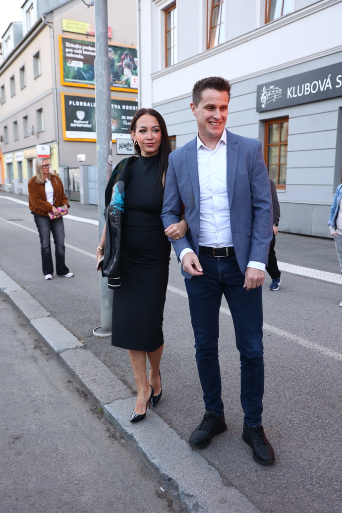 Agáta Hanychová dorazila s manželem Mirkem Dopitou.