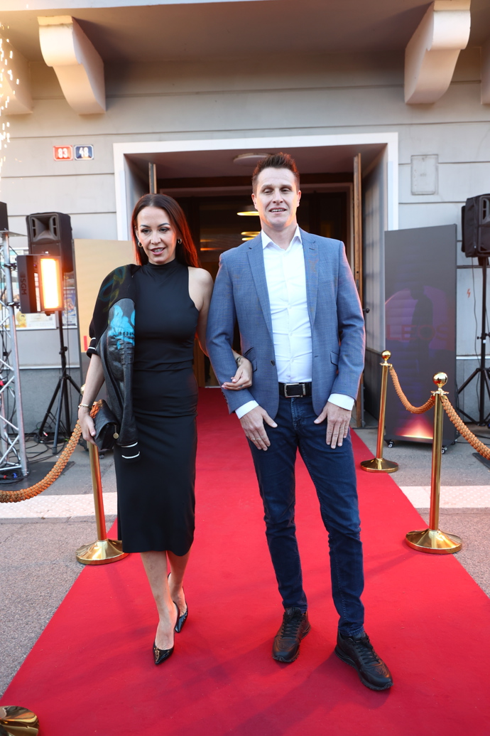 Agáta Hanychová s manželem na premiéře dokumentu Leoš.