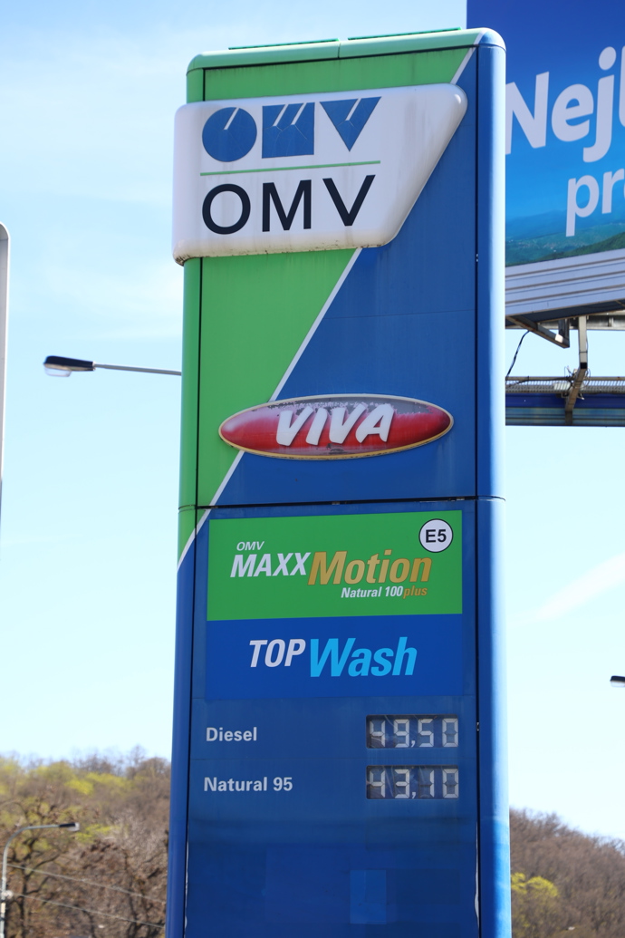 Rakouská OMV se drží těsně pod povoleným vrcholem.