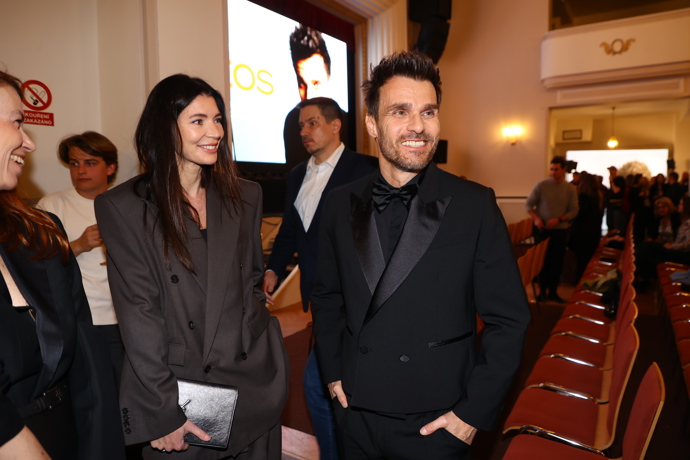 Leoš Mareš po boku své lásky Moniky.