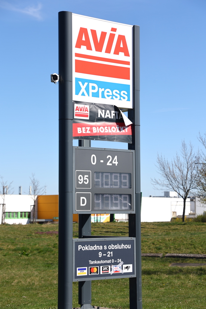 Nákupní centra lákají na mnohem příznivější částky za litr.