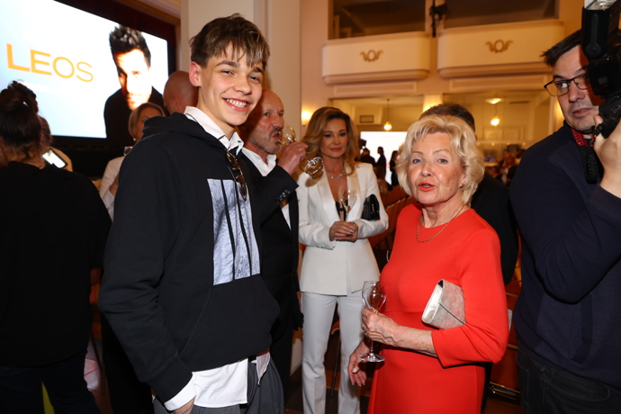 Syn Leoše Mareše, Matěj se svou babičkou Lenkou Marešovou. 