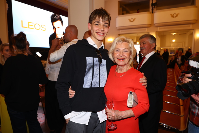 Maminka Leoše Mareše s vnukem Matějem.