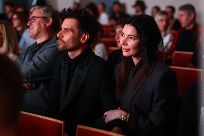 Leoš Mareš se svou Monikou v hledišti. 